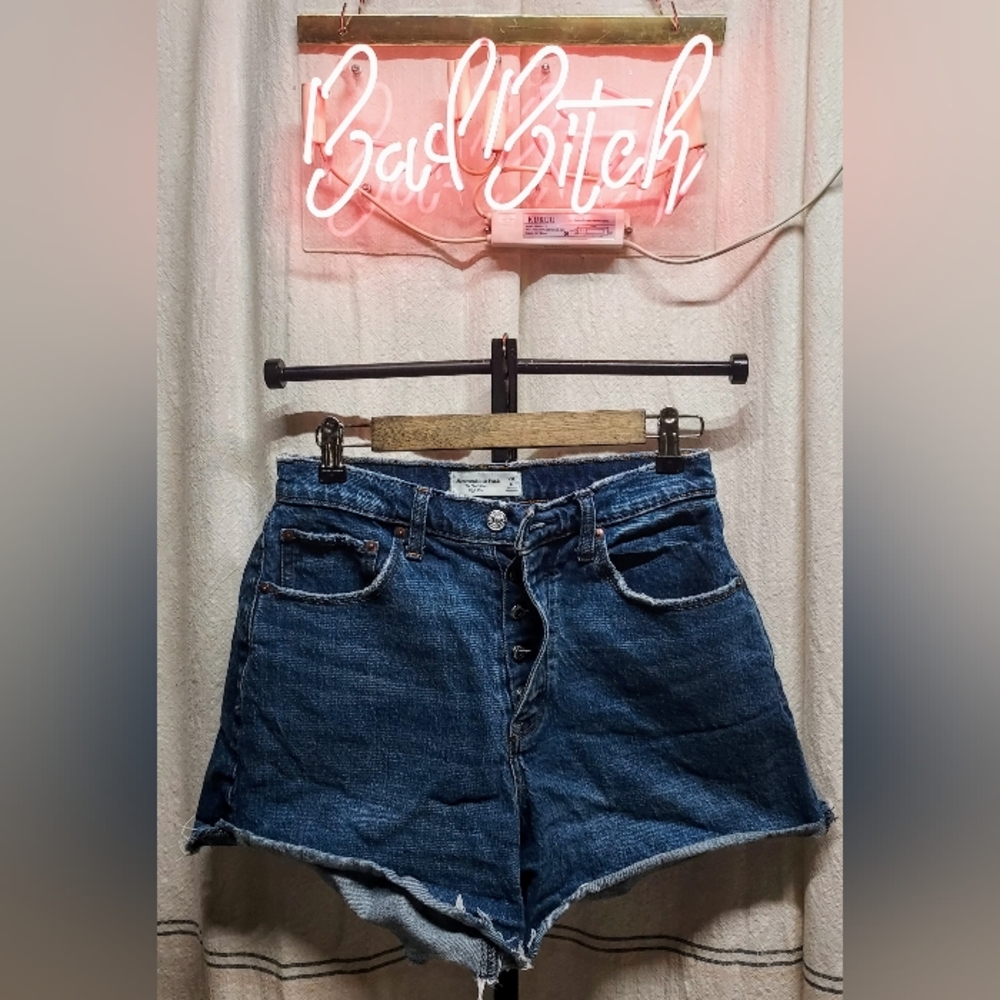 Abercrombie & Fitch, dad shorts, high rise "curve love", medium wash